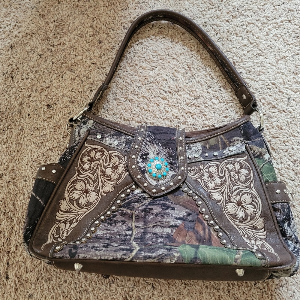 Camo shoulder purse